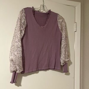 Siani beautiful top. Nice details. S.